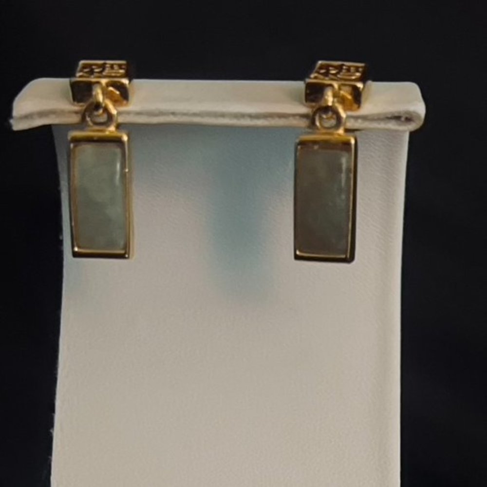 LOVELY JADE JADEITE DANGLE GOLD TONE PIERCED EARRINGS